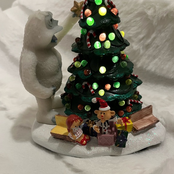 Vintage Hawthorne Village “Bumble & Christmas Town Tree” lighted figurine - Picture 2 of 8